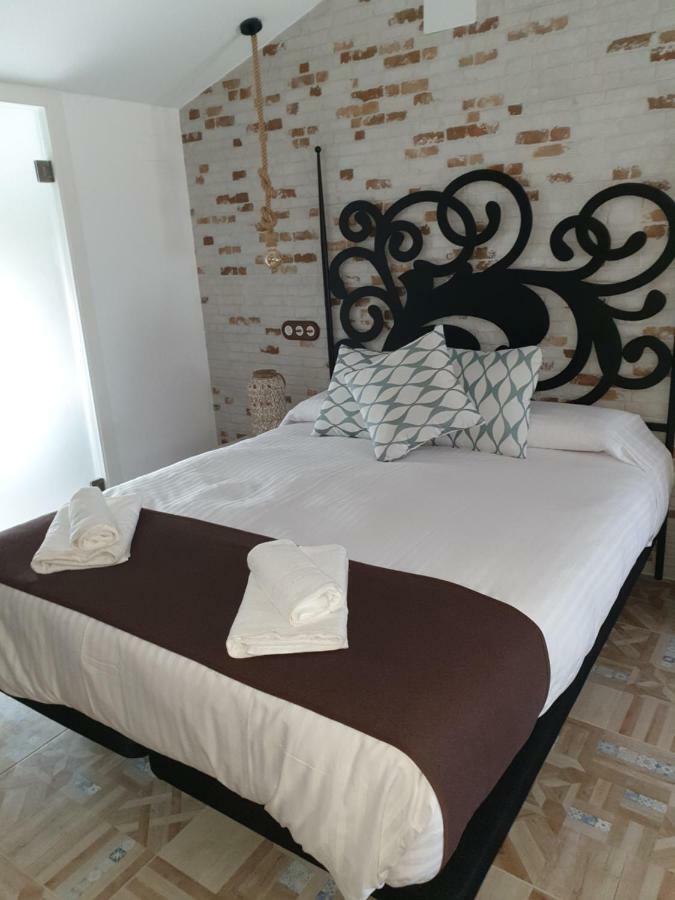 Apartamentos Hostal Cabanas Carboneras de Guadazaón Dış mekan fotoğraf