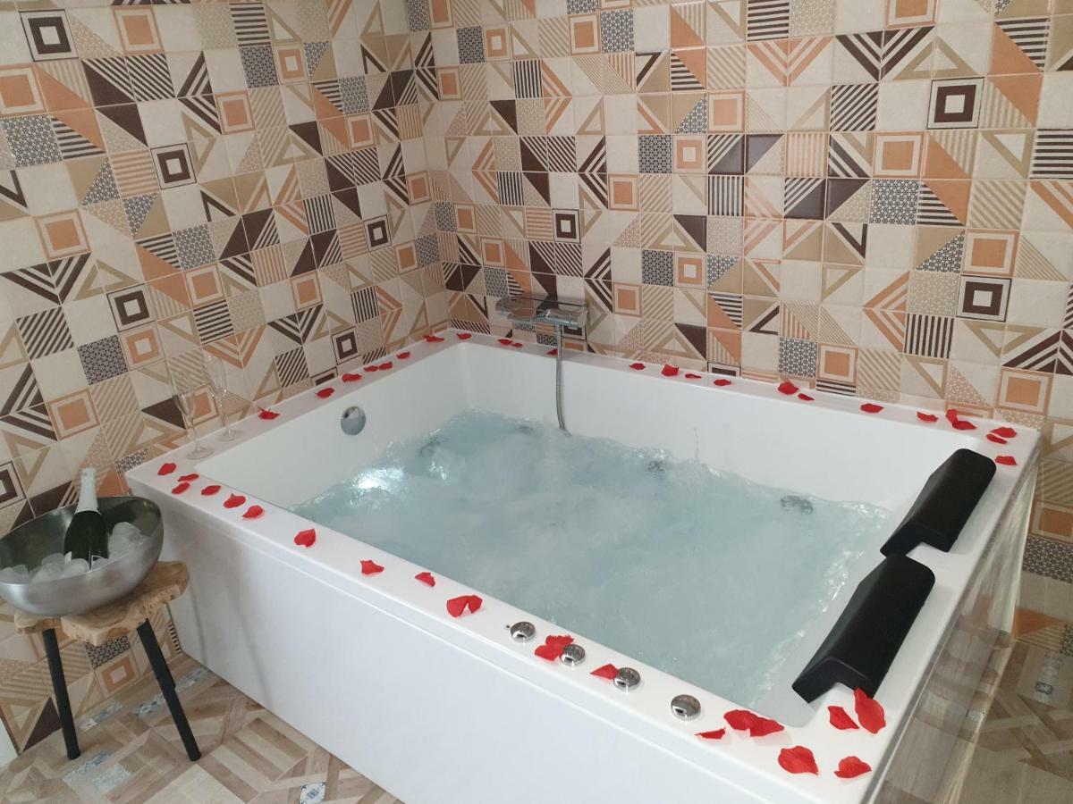 Apartamentos Hostal Cabanas Carboneras de Guadazaón Dış mekan fotoğraf